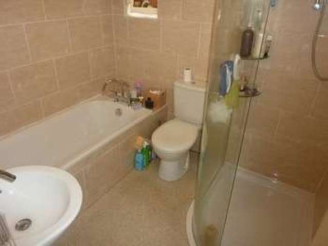  Image of 1 bedroom Flat to rent in Victoria Drive Leigh-on-Sea SS9 at Victoria Drive  Leigh-On-Sea, SS9 1SF