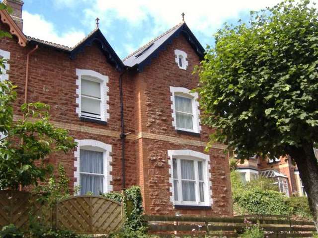  Image of 1 bedroom Ground Flat to rent in Walnut Road Torquay TQ2 at Chelston Torquay Devon, TQ2 6HU
