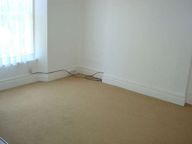  Image of 1 bedroom Ground Flat to rent in Walnut Road Torquay TQ2 at Chelston Torquay Devon, TQ2 6HU