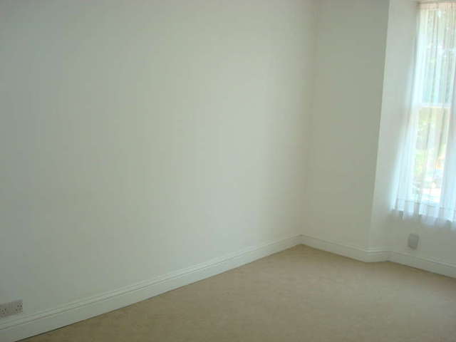 Image of 1 bedroom Ground Flat to rent in Walnut Road Torquay TQ2 at Chelston Torquay Devon, TQ2 6HU