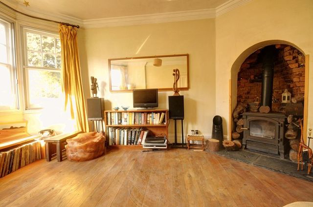  Image of 3 bedroom Semi-Detached house for sale in Meadow Walk Walton on the Hill Tadworth KT20 at Meadow Walk Walton on the Hill Tadworth, KT20 7UF