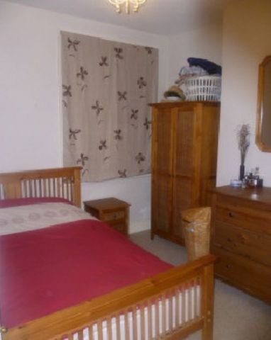  Image of 1 bedroom Ground Flat to rent in Boundary Road Colliers Wood London SW19 at Boundary Road  Colliers Wood, SW19 2AW