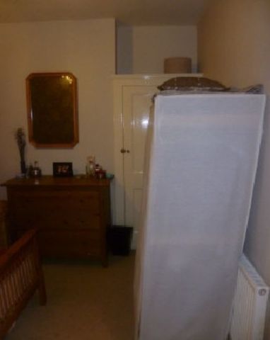  Image of 1 bedroom Ground Flat to rent in Boundary Road Colliers Wood London SW19 at Boundary Road  Colliers Wood, SW19 2AW
