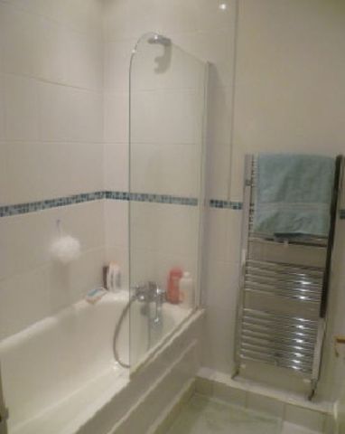  Image of 1 bedroom Ground Flat to rent in Boundary Road Colliers Wood London SW19 at Boundary Road  Colliers Wood, SW19 2AW