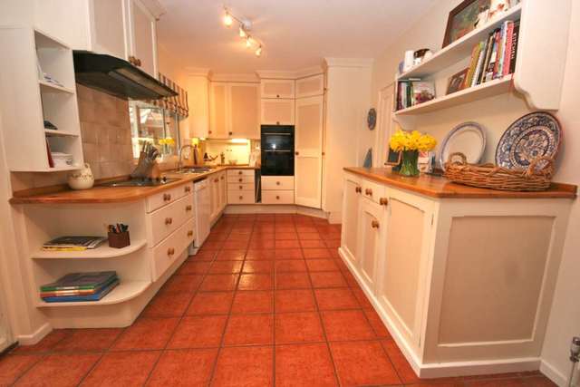  Image of 5 bedroom Detached house to rent in Wellhouse Road Beech Alton GU34 at Wellhouse Road Beech Alton, GU34 4AQ