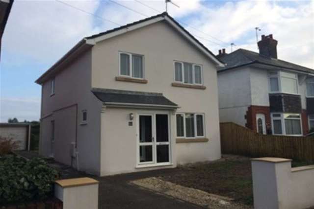  Image of 3 bedroom Detached house to rent in Grove Road West Christchurch BH23 at Christchurch, BH23 2DH