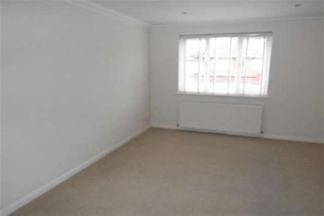  Image of 3 bedroom Detached house to rent in Grove Road West Christchurch BH23 at Christchurch, BH23 2DH