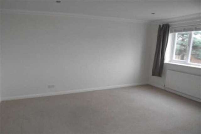  Image of 3 bedroom Detached house to rent in Grove Road West Christchurch BH23 at Christchurch, BH23 2DH