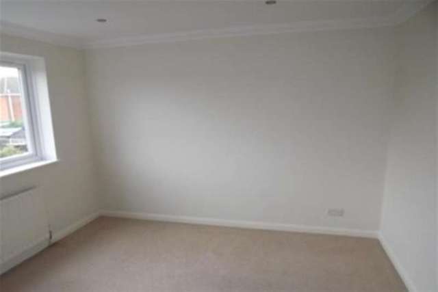  Image of 3 bedroom Detached house to rent in Grove Road West Christchurch BH23 at Christchurch, BH23 2DH