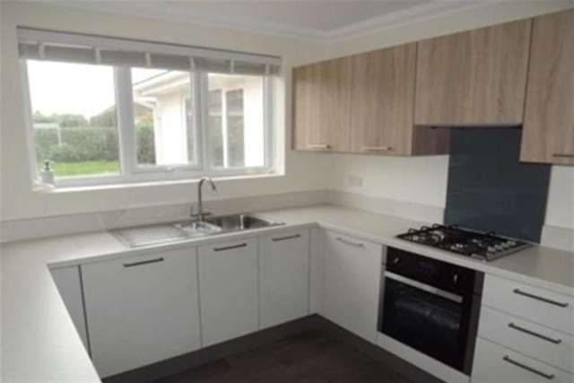  Image of 3 bedroom Detached house to rent in Grove Road West Christchurch BH23 at Christchurch, BH23 2DH