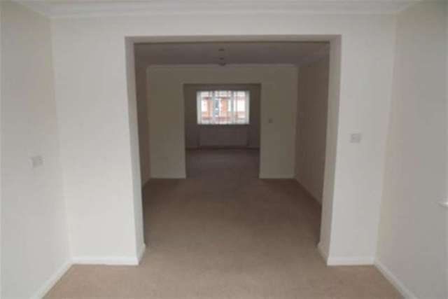  Image of 3 bedroom Detached house to rent in Grove Road West Christchurch BH23 at Christchurch, BH23 2DH