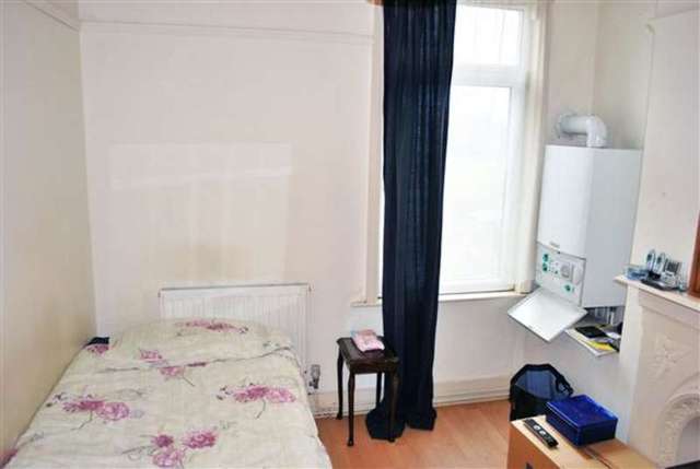  Image of 2 bedroom Terraced house for sale in West Grove Woodford Green IG8 at Woodford, IG8 7NW