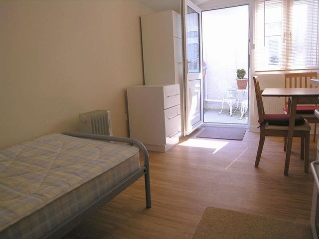  Image of 1 bedroom Flat to rent in West Way Bournemouth BH9 at West Way  Bournemouth, BH9 3DT