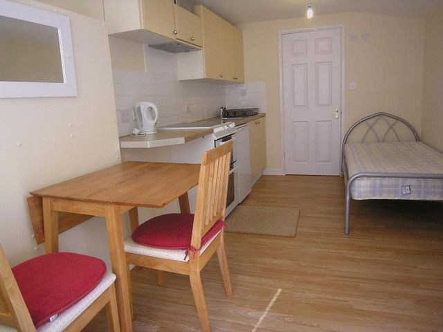  Image of 1 bedroom Flat to rent in West Way Bournemouth BH9 at West Way  Bournemouth, BH9 3DT