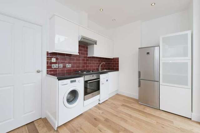  Image of 1 bedroom Ground Flat to rent in Westbourne Park Road London W11 at Westbourne Park Road  London, W11 1EQ
