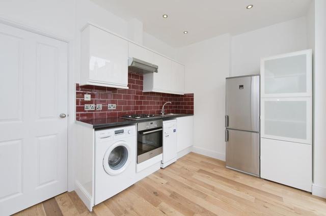  Image of 1 bedroom Ground Flat to rent in Westbourne Park Road London W11 at Westbourne Park Road  London, W11 1EQ