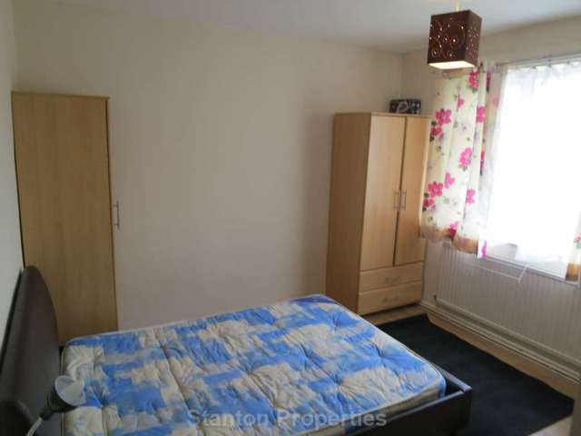  Image of 1 bedroom Apartment to rent in Whiteoak Road Fallowfield Manchester M14 at Whiteoak Road Fallowfield Manchester, M14 6UA