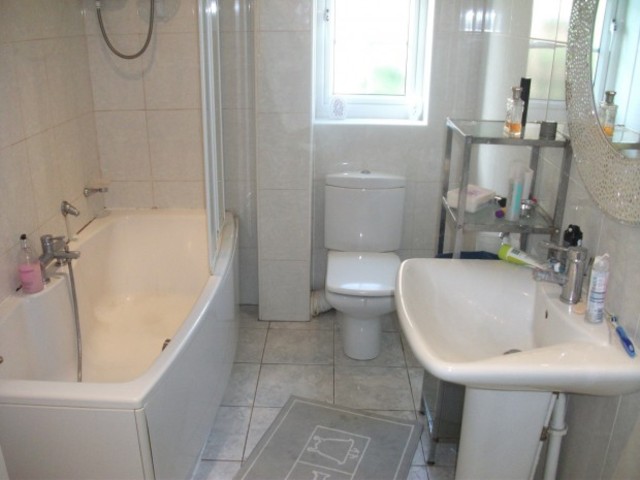  Image of 4 bedroom Detached house to rent in Wigton Lane Leeds LS17 at Wigton Lane  Leeds, LS17 8SH