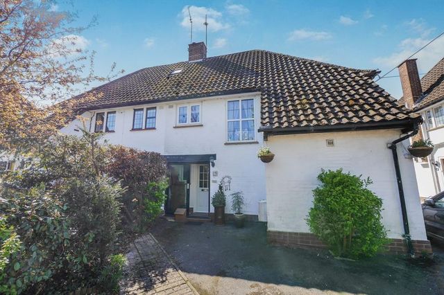  Image of 3 bedroom Semi-Detached house for sale in Winterbrook Lane Wallingford OX10 at Winterbrook Lane  Wallingford, OX10 9EH