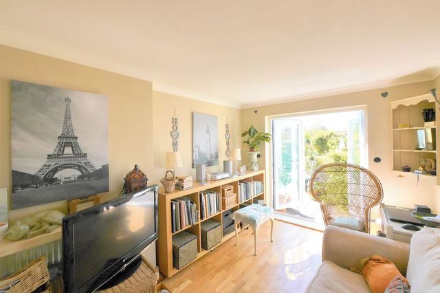  Image of 3 bedroom Semi-Detached house for sale in Winterbrook Lane Wallingford OX10 at Winterbrook Lane  Wallingford, OX10 9EH