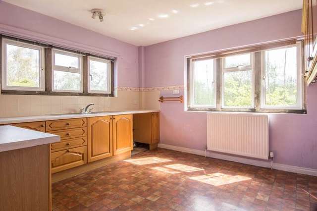  Image of 4 bedroom Detached house to rent in Withington Cheltenham GL54 at Cheltenham GL54 4BG Cheltenham Gloucestershire, GL54 4BG