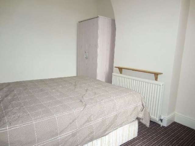 Image of 3 bedroom Terraced house to rent in Woodliffe Street Old Trafford Manchester M16 at Woodliffe Street  Manchester, M16 9JS