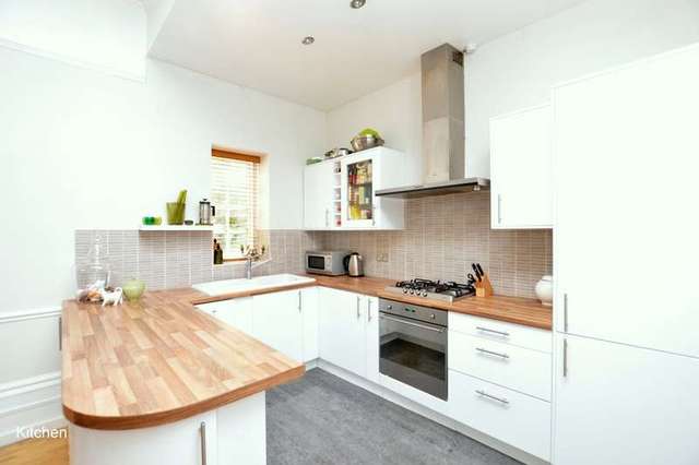  Image of 2 bedroom Flat to rent in Wray Park Road Reigate RH2 at Reigate Surrey, RH2 0DD