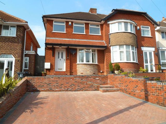  Image of 3 bedroom Semi-Detached house for sale in Yarningale Road Kings Heath Birmingham B14 at Yarningale Road Kings Heath Birmingham, B14 6LT