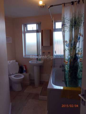  Image of 6 bedroom Flat to rent in Yew Tree Road Withington Manchester M20 at Yew Tree Road  Manchester, M20 3FR