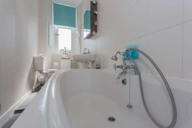  Image of 1 bedroom Flat for sale in Cardwell Road Gourock PA19 at 15 Cardwell Road  Gourock, PA19 1UG
