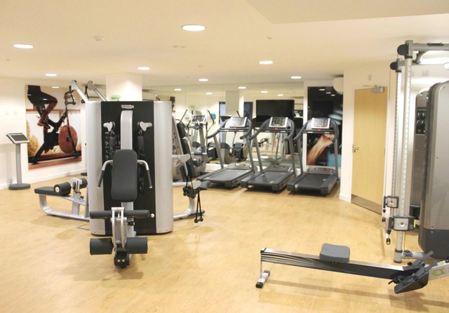  Image of 1 bedroom Flat to rent in Guildford Road Hook Heath Woking GU22 at Guildford Road  Woking, GU22 7RF