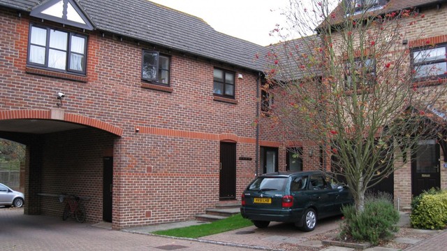  Image of 1 bedroom Flat to rent in Woodlands Lane Chichester PO19 at Chichester, PO19 5PD