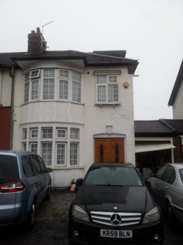  Image of 1 bedroom Terraced house to rent in Ley Street Ilford IG1 at 3 LEY STEET  ILFORD, IG1 4AE