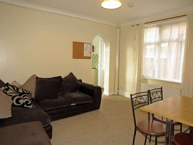  Image of 4 bedroom Detached house to rent in Brassey Road Winton Bournemouth BH9 at Bournemouth, BH9 1PW