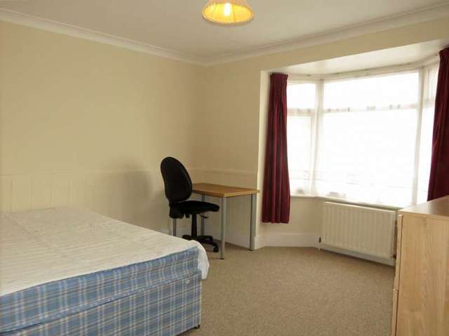  Image of 4 bedroom Detached house to rent in Brassey Road Winton Bournemouth BH9 at Bournemouth, BH9 1PW
