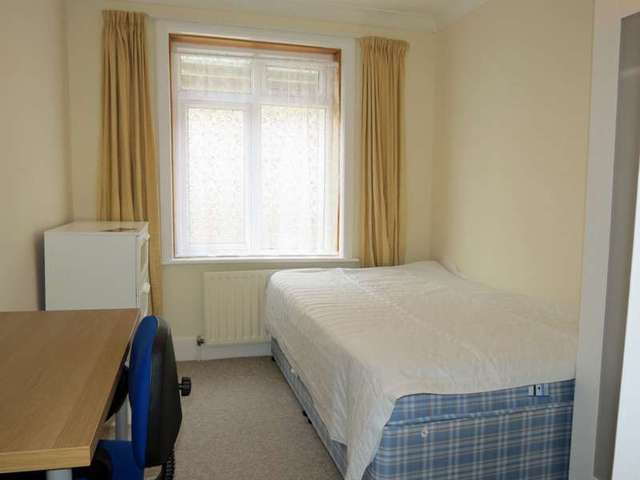  Image of 4 bedroom Detached house to rent in Brassey Road Winton Bournemouth BH9 at Bournemouth, BH9 1PW
