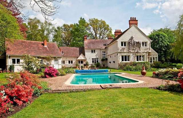  Image of 5 bedroom Detached house for sale in Horsegate Ride Ascot SL5 at Horesgate Ride  South Ascot, SL5 9LS