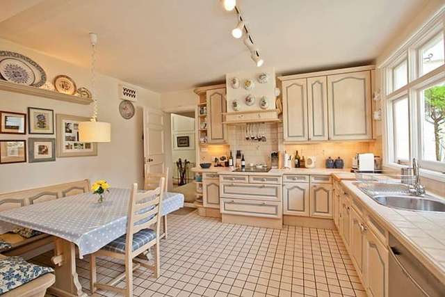  Image of 5 bedroom Detached house for sale in Horsegate Ride Ascot SL5 at Horesgate Ride  South Ascot, SL5 9LS