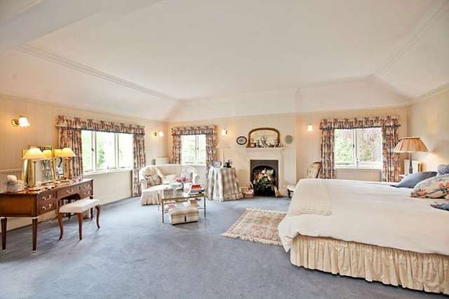  Image of 5 bedroom Detached house for sale in Horsegate Ride Ascot SL5 at Horesgate Ride  South Ascot, SL5 9LS