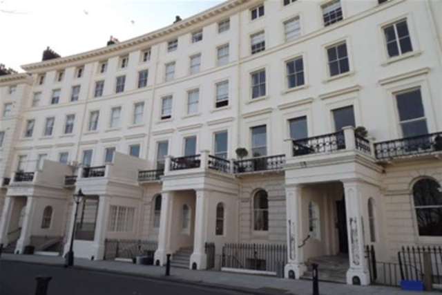  Image of Flat to rent in Adelaide Crescent Hove BN3 at Hove, BN3 2JH