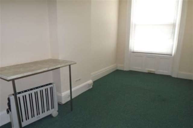  Image of Flat to rent in Adelaide Crescent Hove BN3 at Hove, BN3 2JH