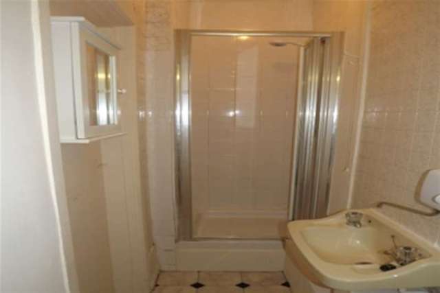  Image of Flat to rent in Adelaide Crescent Hove BN3 at Hove, BN3 2JH
