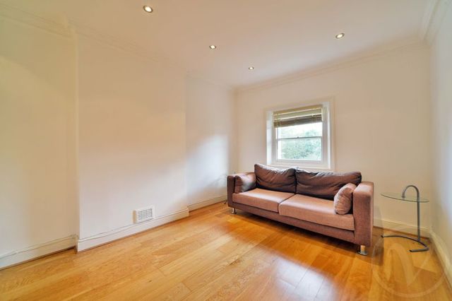  Image of 1 bedroom Flat to rent in Adelaide Road London NW3 at Adelaide Road Chalk Farm Camden, NW3 3QB