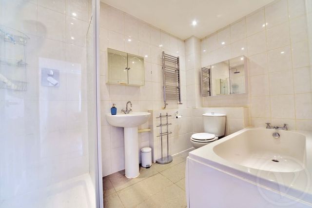  Image of 1 bedroom Flat to rent in Adelaide Road London NW3 at Adelaide Road Chalk Farm Camden, NW3 3QB
