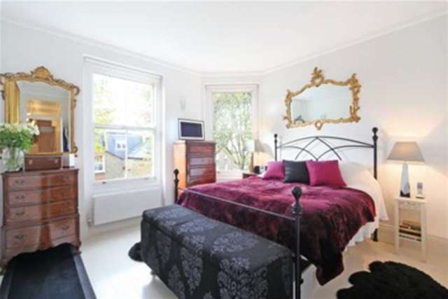  Image of 2 bedroom Flat to rent in Albert Bridge Road London SW11 at London, SW11 4PG