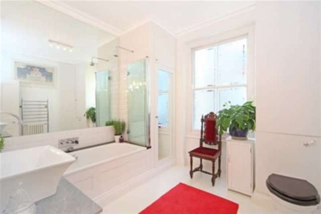  Image of 2 bedroom Flat to rent in Albert Bridge Road London SW11 at London, SW11 4PG