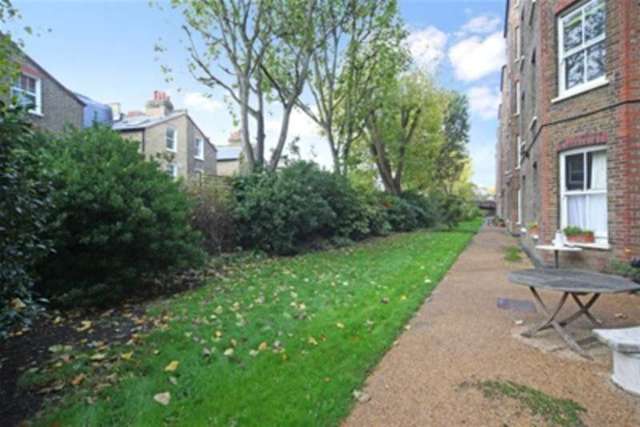  Image of 2 bedroom Flat to rent in Albert Bridge Road London SW11 at London, SW11 4PG