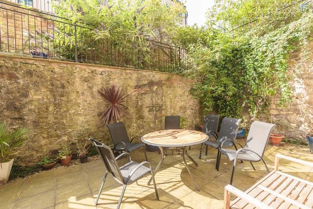  Image of 3 bedroom Flat to rent in Albany Street Edinburgh EH1 at New Town Edinburgh Edinburgh, EH1 3QN