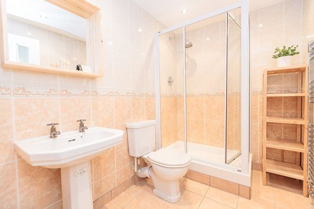  Image of 3 bedroom Flat to rent in Albany Street Edinburgh EH1 at New Town Edinburgh Edinburgh, EH1 3QN