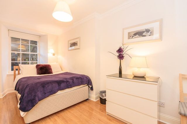 Image of 3 bedroom Flat to rent in Albany Street Edinburgh EH1 at New Town Edinburgh Edinburgh, EH1 3QN